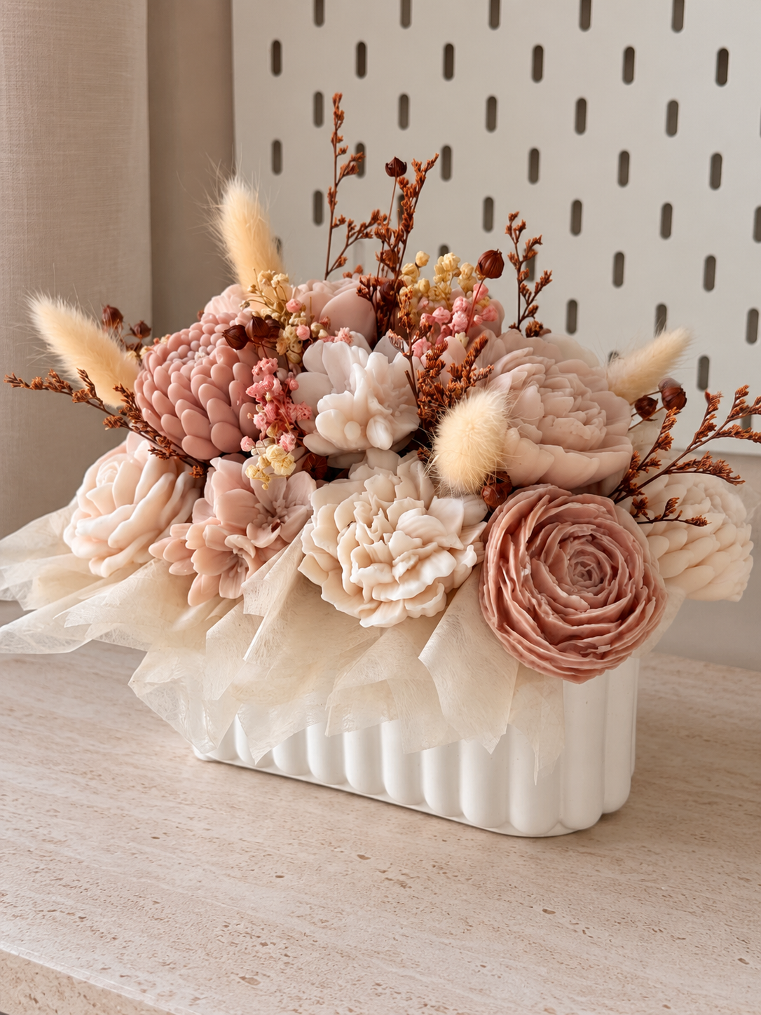 Candle Garden – Blütenarrangement Rosé & Creme