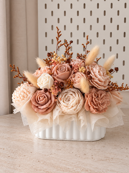 Candle Garden – Blütenarrangement Rosé & Creme